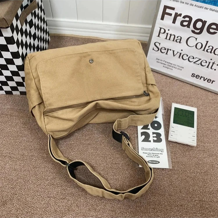 Schicke sportliche Umhängetasche aus Canvas von Matt