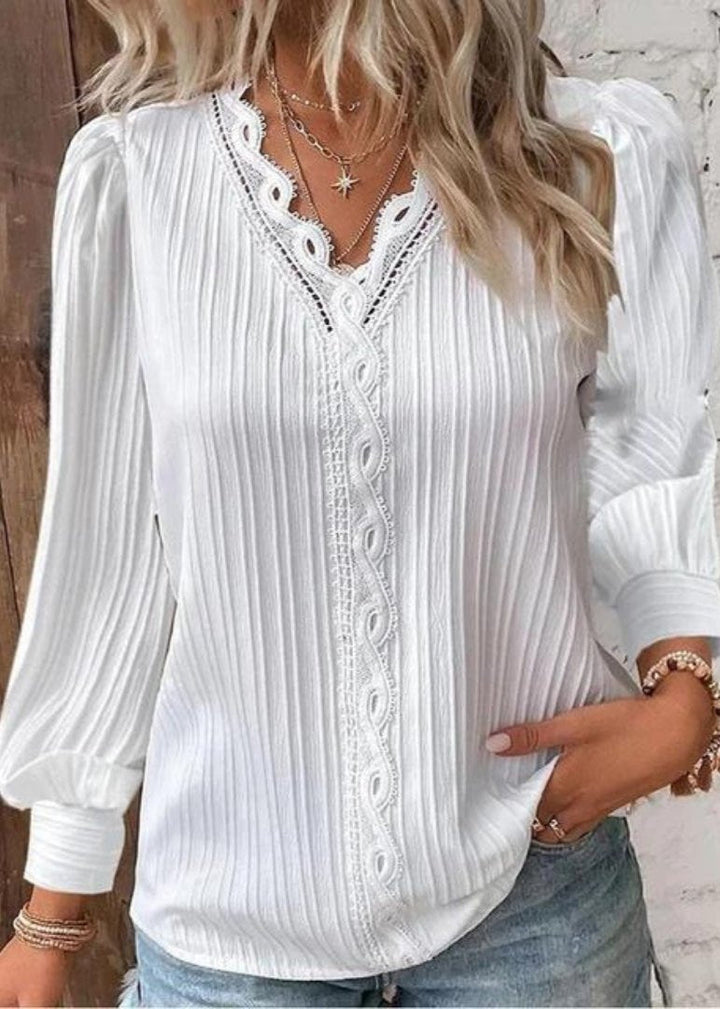 Luna Elegante Biesenbluse – Für zeitlose Raffinesse und stilvollen Komfort