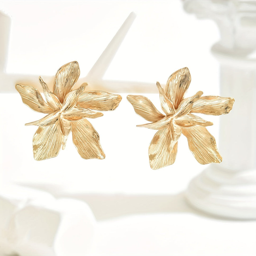 Lana | Goldene florale Tropfenohrringe