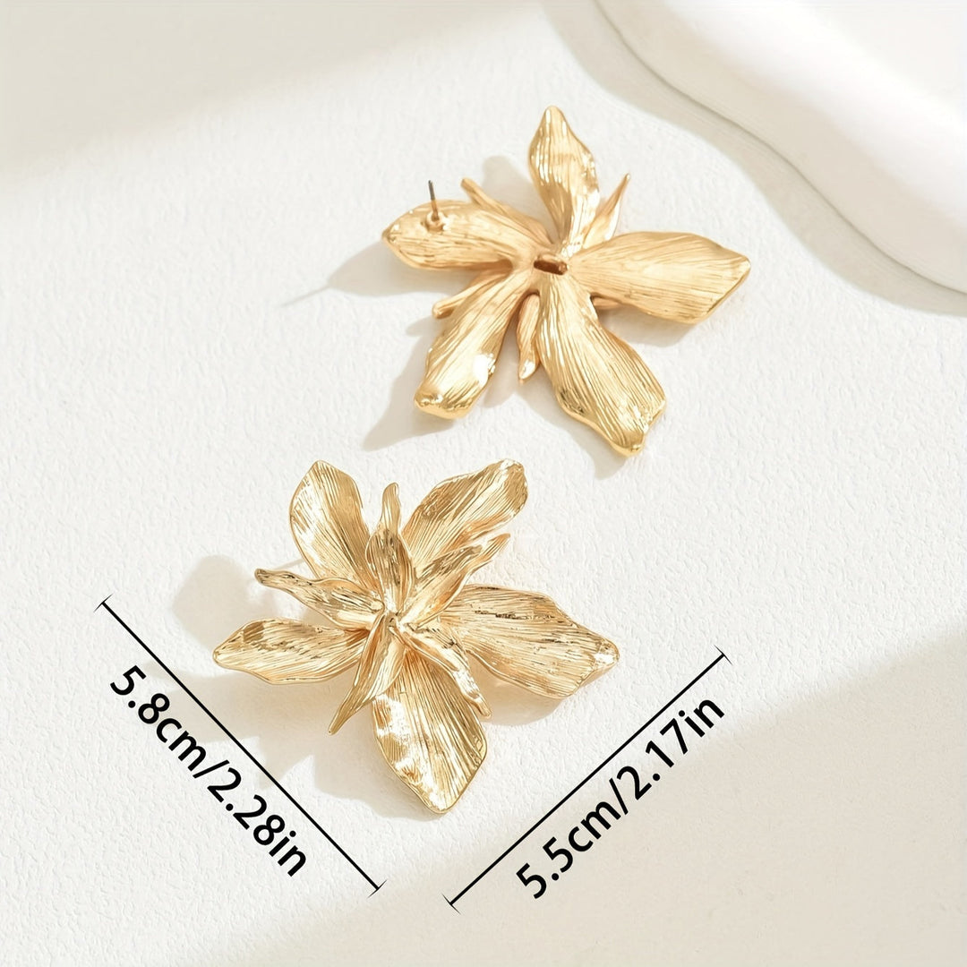Lana | Goldene florale Tropfenohrringe