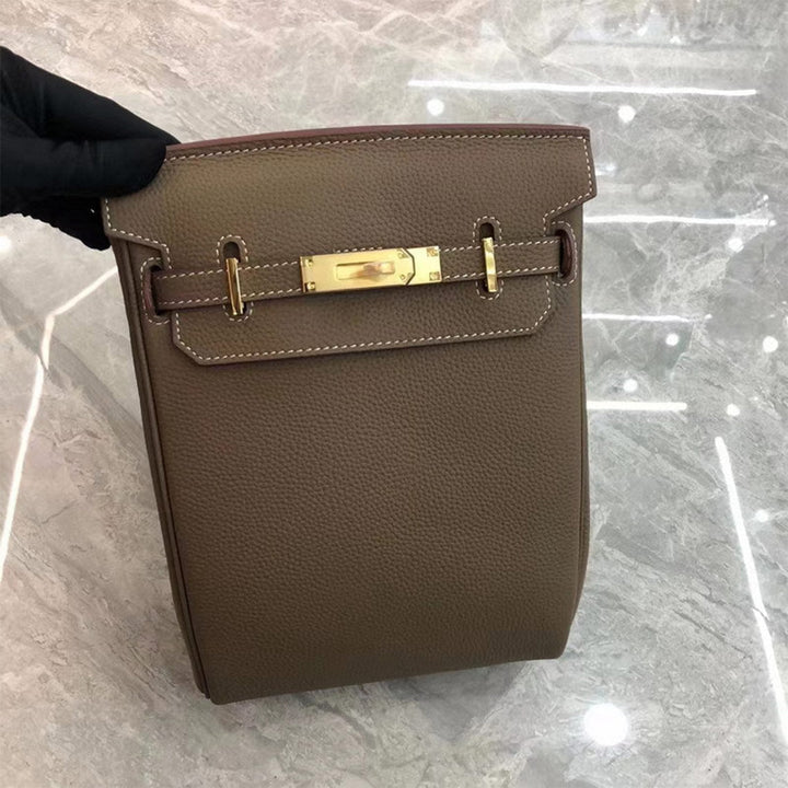 Unisex Umhänge-Rucksack aus Narbenleder