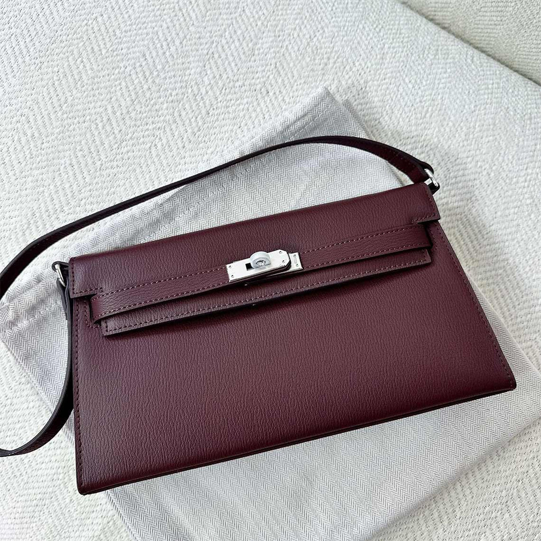 Elan Schultertasche aus Leder mit abnehmbaren Riemen
