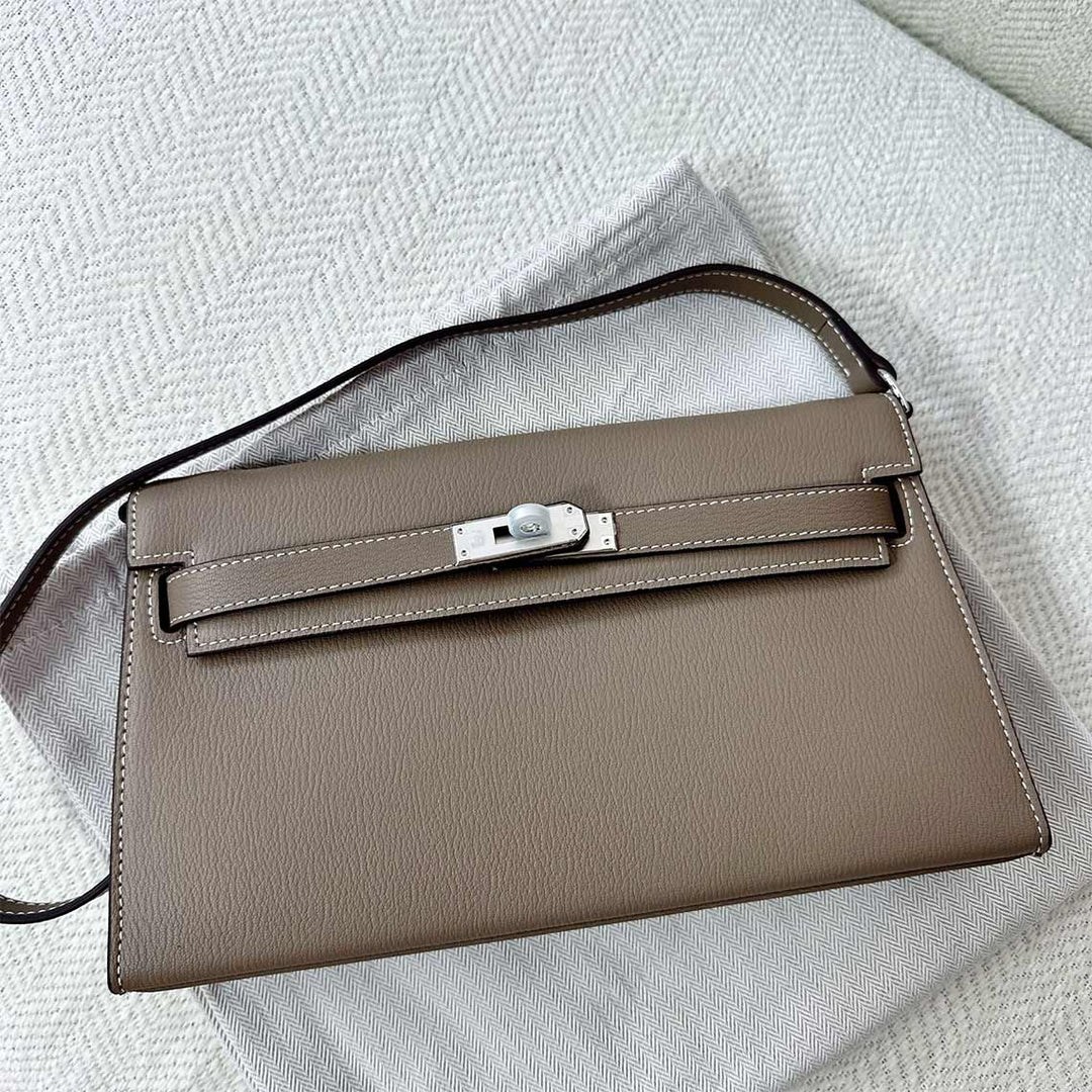 Elan Schultertasche aus Leder mit abnehmbaren Riemen