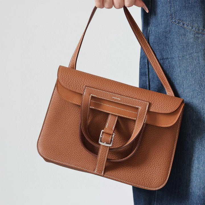 Handgefertigte Horseshoe-Tasche aus Vollnarbenleder für Damen