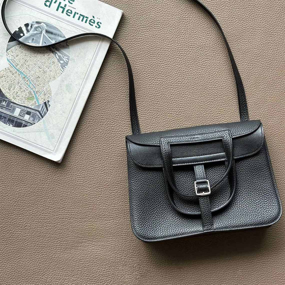 Handgefertigte Horseshoe-Tasche aus Vollnarbenleder für Damen