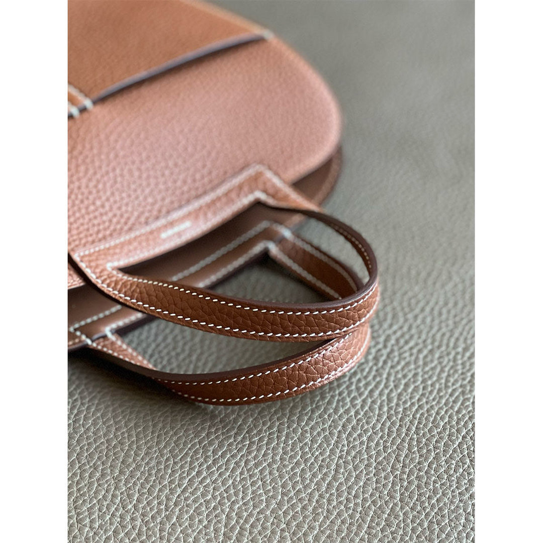 Handgefertigte Horseshoe-Tasche aus Vollnarbenleder für Damen