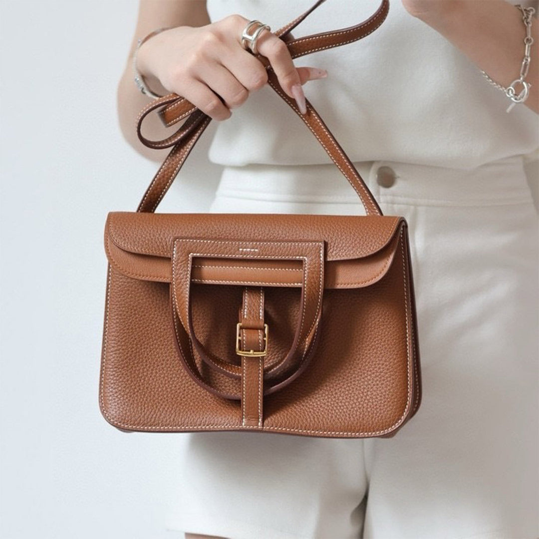Handgefertigte Horseshoe-Tasche aus Vollnarbenleder für Damen