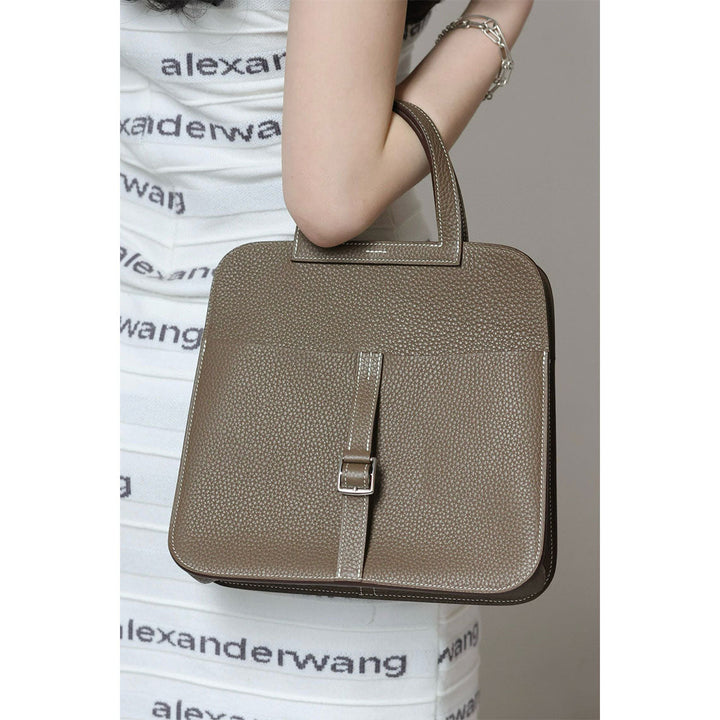 Handgefertigte Horseshoe-Tasche aus Vollnarbenleder für Damen