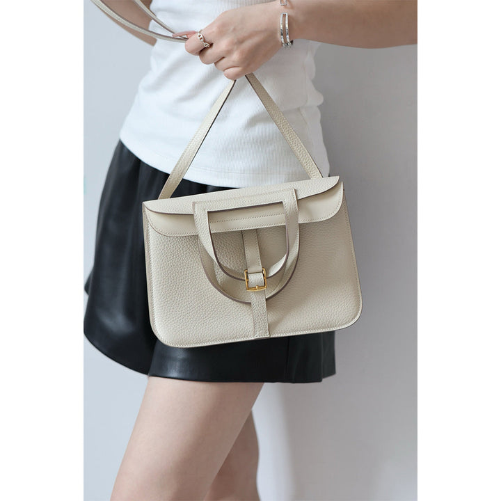 Handgefertigte Horseshoe-Tasche aus Vollnarbenleder für Damen