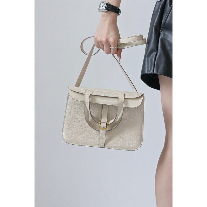 Handgefertigte Horseshoe-Tasche aus Vollnarbenleder für Damen
