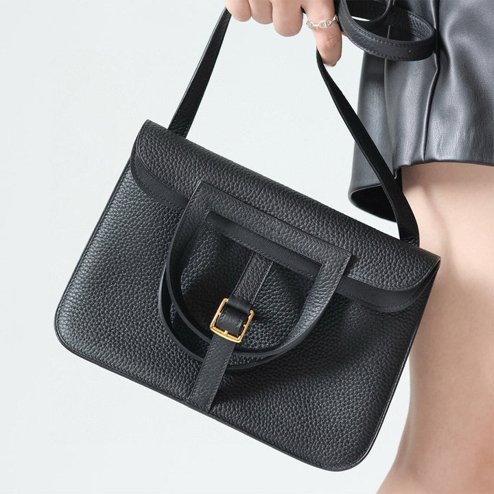 Handgefertigte Horseshoe-Tasche aus Vollnarbenleder für Damen