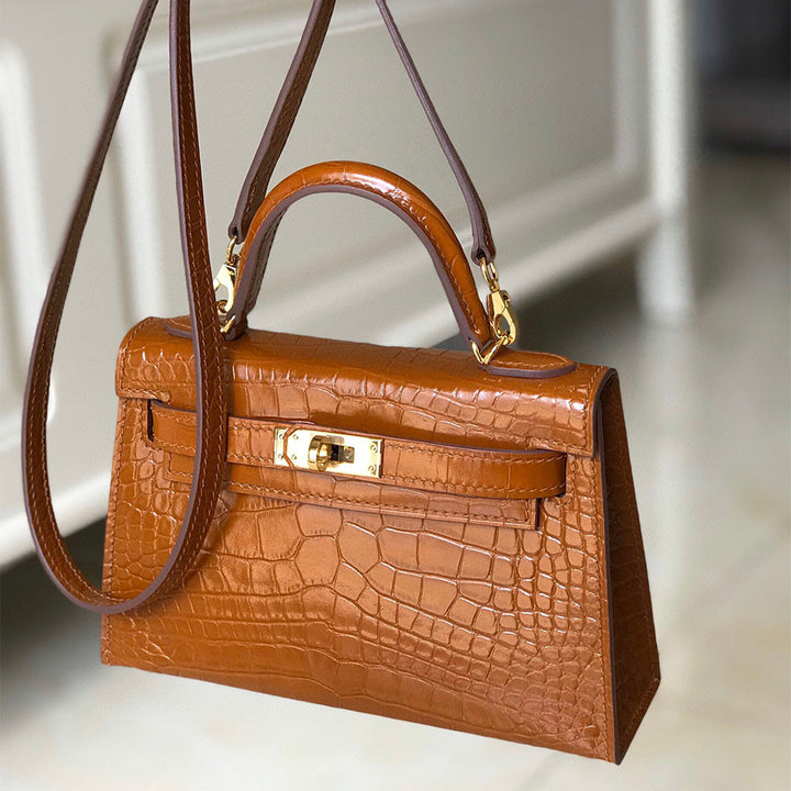 Mini Kylie-Handtasche aus Leder mit Kroko-Prägung und goldfarbenen Beschlägen