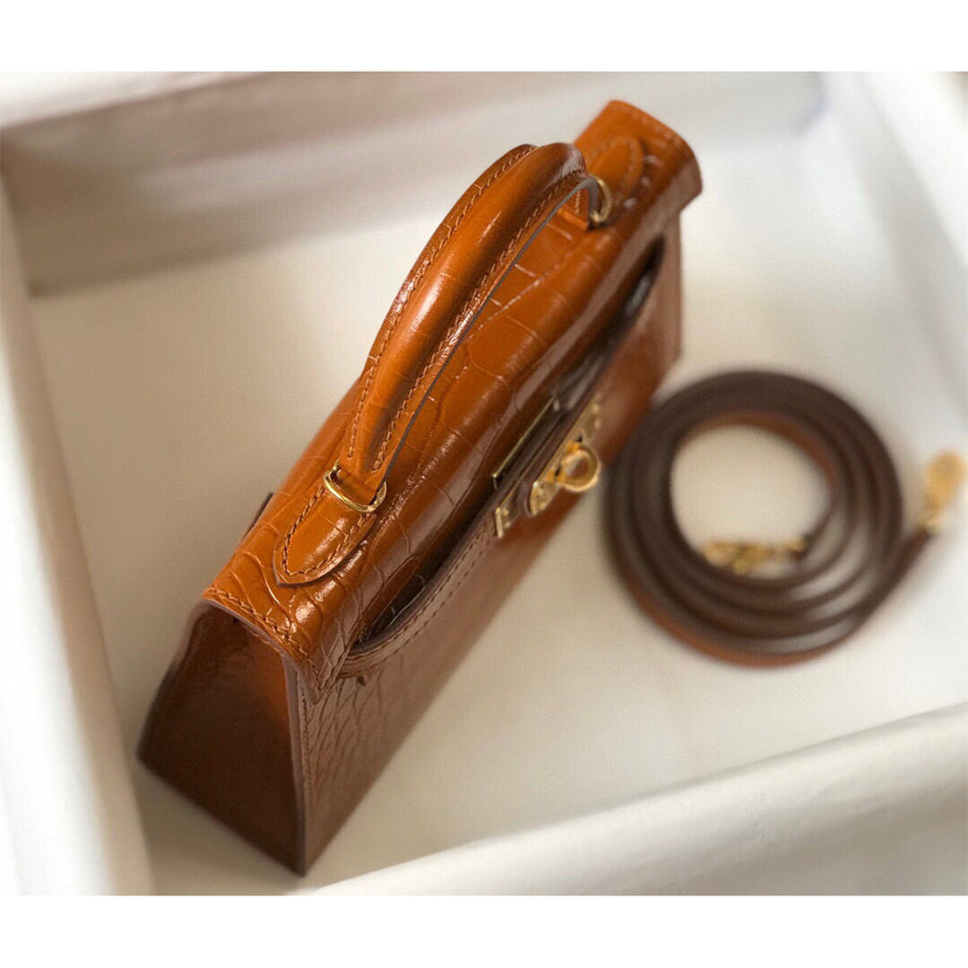 Mini Kylie-Handtasche aus Leder mit Kroko-Prägung und goldfarbenen Beschlägen