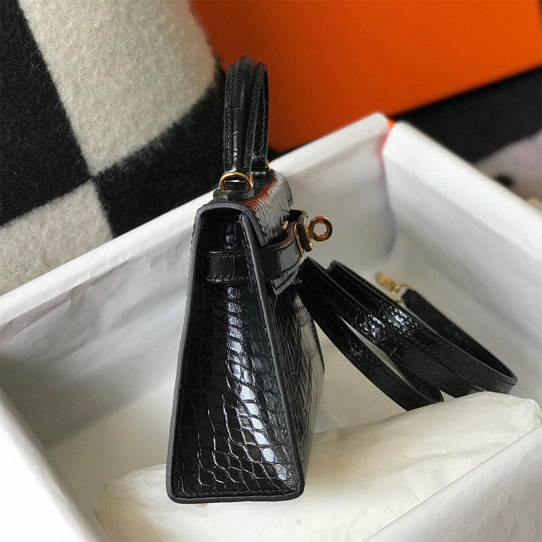 Mini Kylie-Handtasche aus Leder mit Kroko-Prägung und goldfarbenen Beschlägen