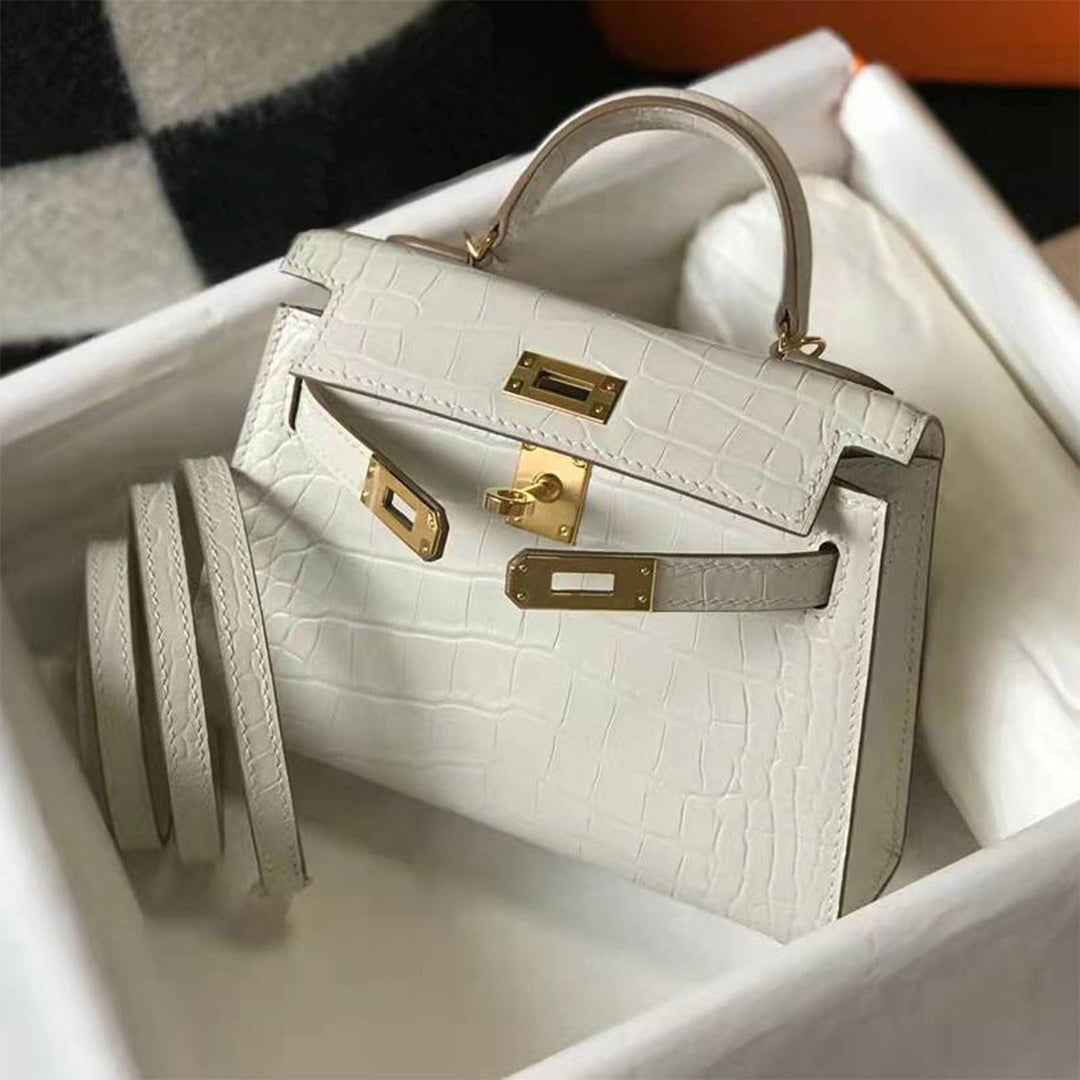 Mini Kylie-Handtasche aus Leder mit Kroko-Prägung und goldfarbenen Beschlägen