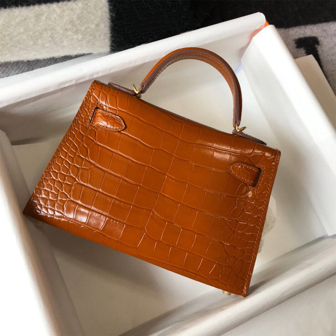 Mini Kylie-Handtasche aus Leder mit Kroko-Prägung und goldfarbenen Beschlägen