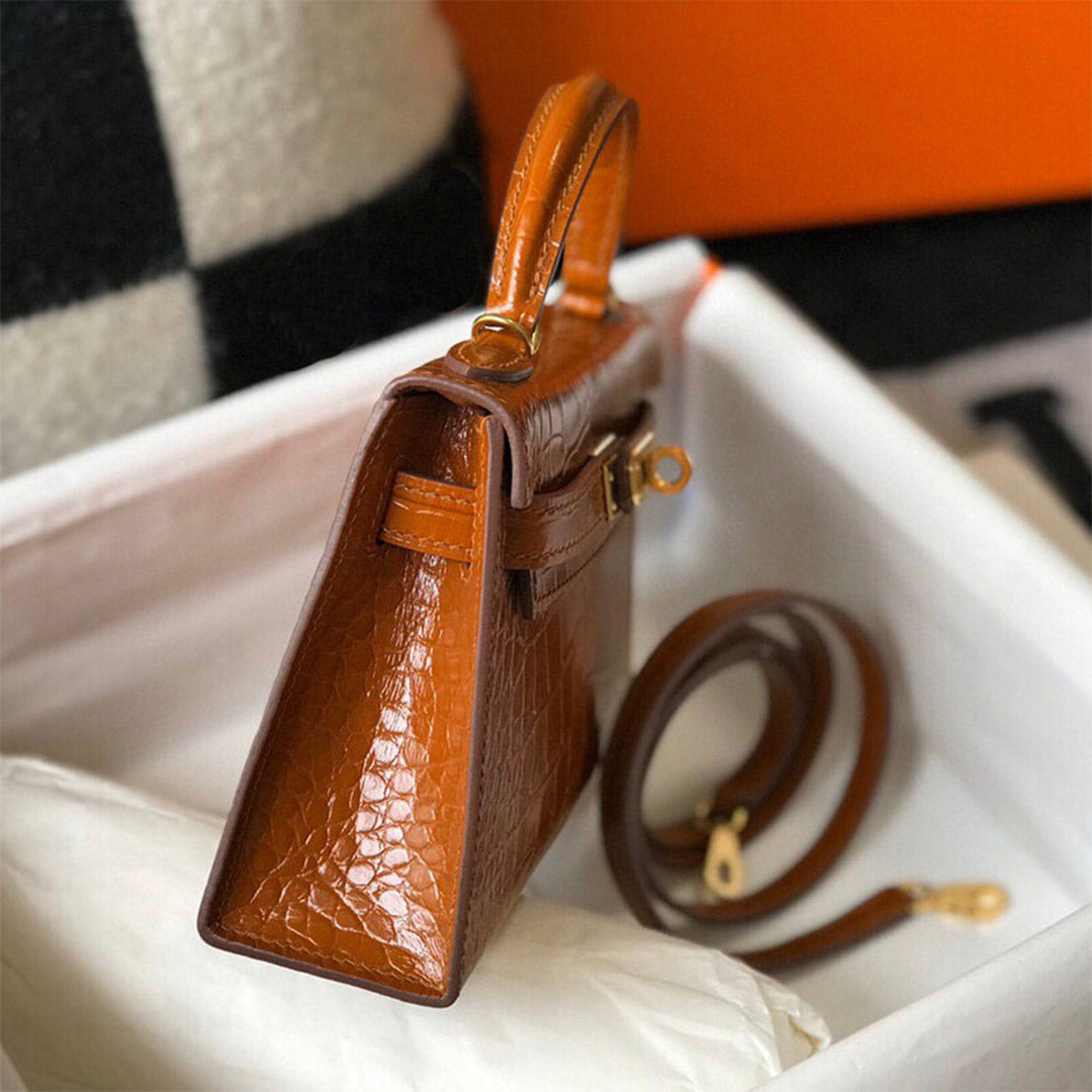 Mini Kylie-Handtasche aus Leder mit Kroko-Prägung und goldfarbenen Beschlägen