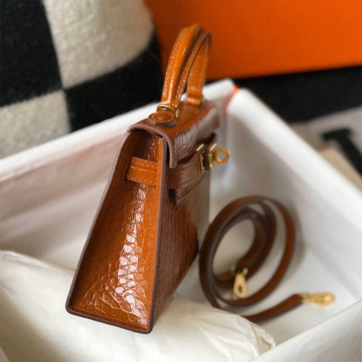 Mini Kylie-Handtasche aus Leder mit Kroko-Prägung und goldfarbenen Beschlägen