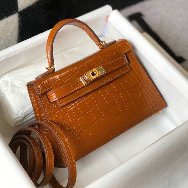 Mini Kylie-Handtasche aus Leder mit Kroko-Prägung und goldfarbenen Beschlägen