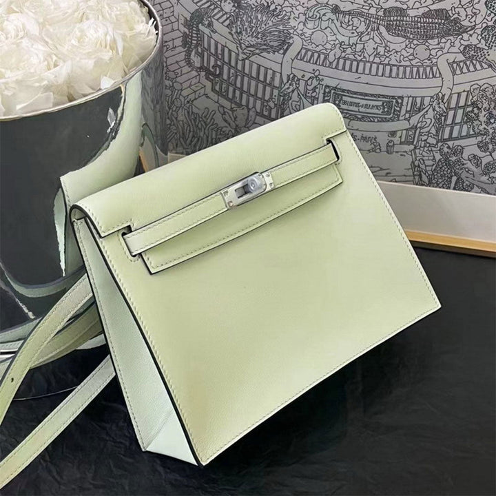 Danse-Tasche aus glattem Narbenleder mit abnehmbarem, verstellbarem Riemen