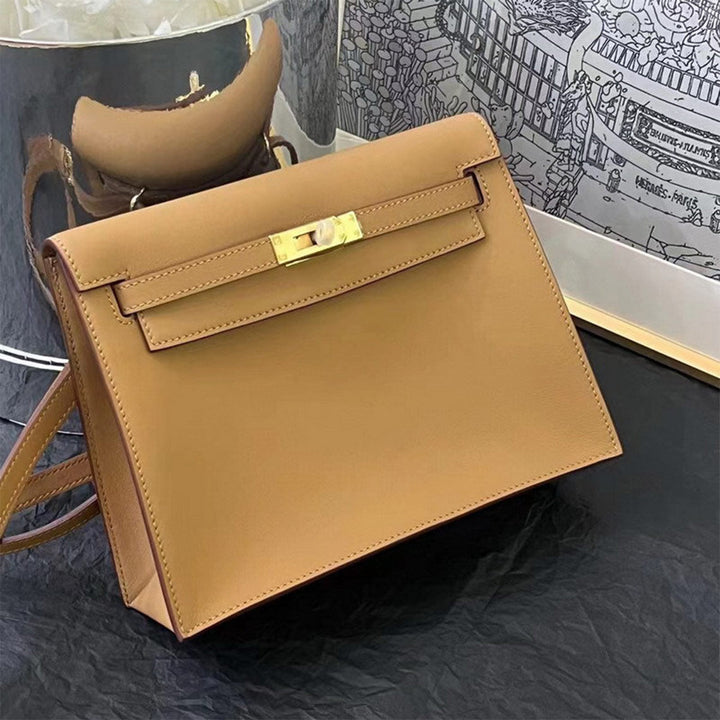 Danse-Tasche aus glattem Narbenleder mit abnehmbarem, verstellbarem Riemen