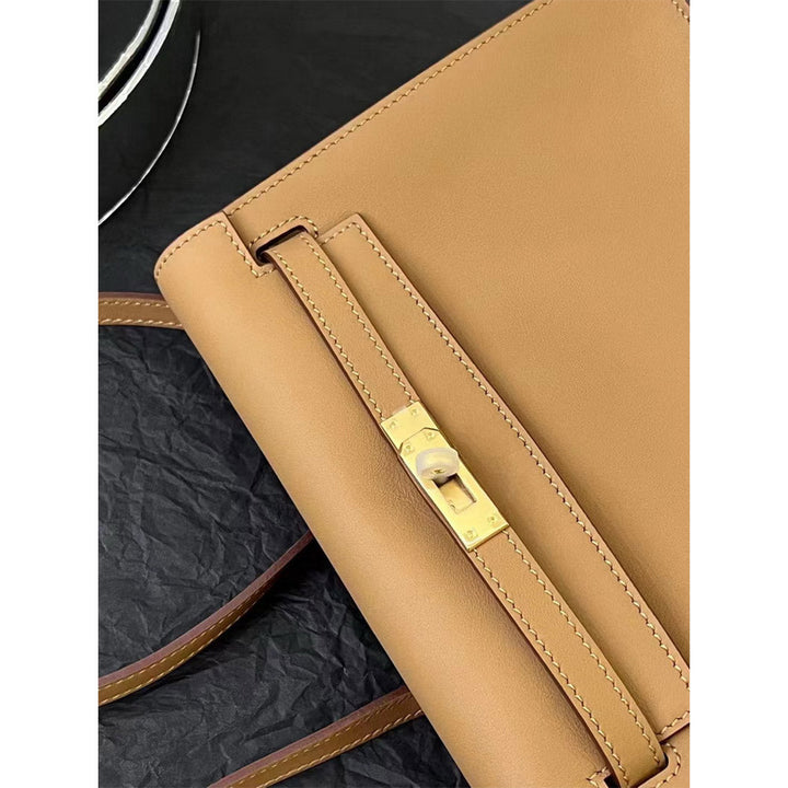 Danse-Tasche aus glattem Narbenleder mit abnehmbarem, verstellbarem Riemen