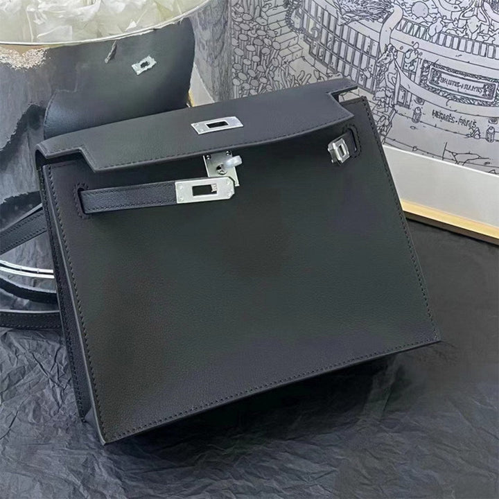 Danse-Tasche aus glattem Narbenleder mit abnehmbarem, verstellbarem Riemen