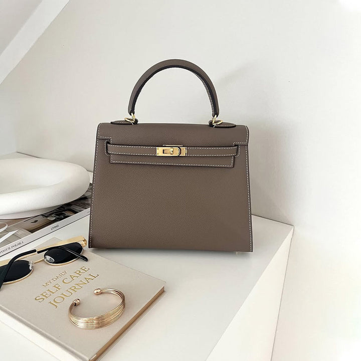 Kelli-Handtasche aus Epsom-Narbenleder mit Henkel und Schulterriemen