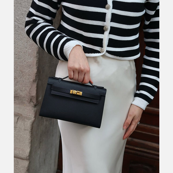 Kelli-Clutch aus Leder mit abnehmbarem Riemen und goldfarbenen Beschlägen