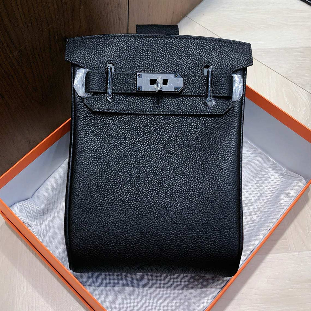 New Kelli Gürteltasche aus Narbenleder mit silbernem Drehverschluss