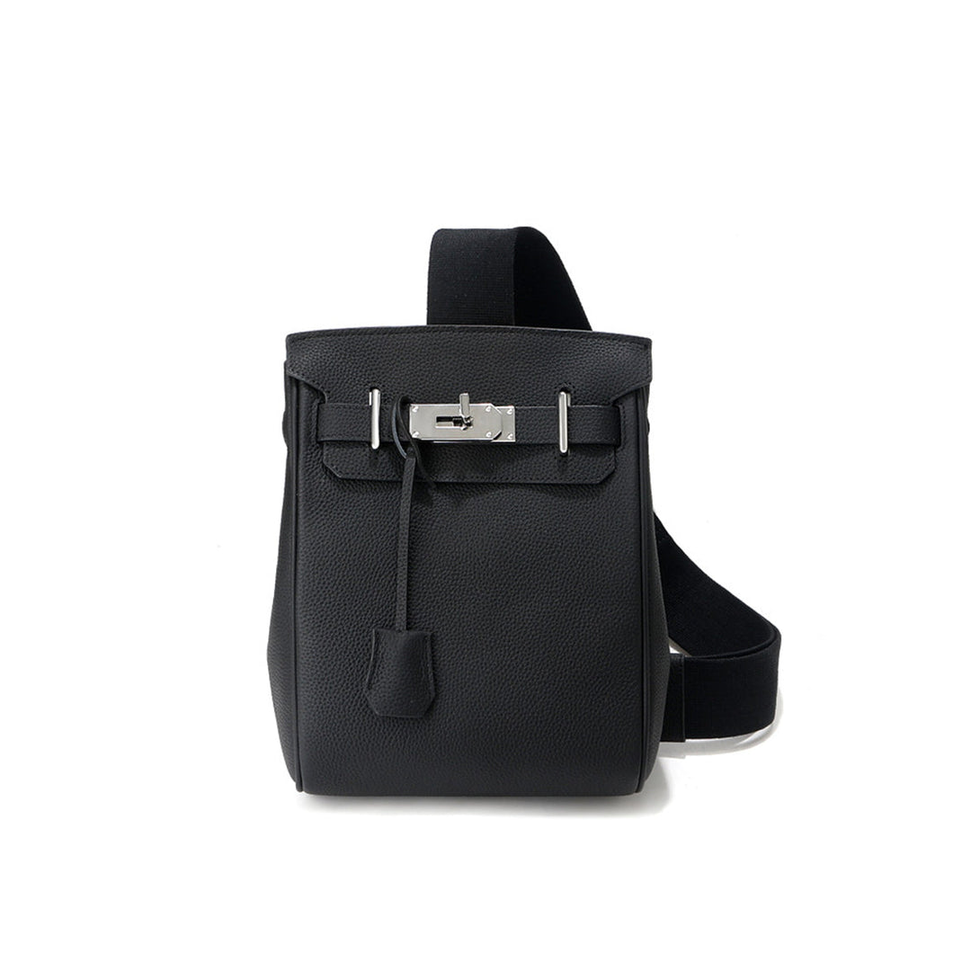 New Kelli Gürteltasche aus Narbenleder mit silbernem Drehverschluss