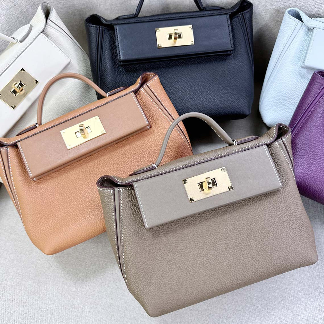 Wings-Handtasche aus genarbtem Narbenleder mit goldfarbenen Beschlägen