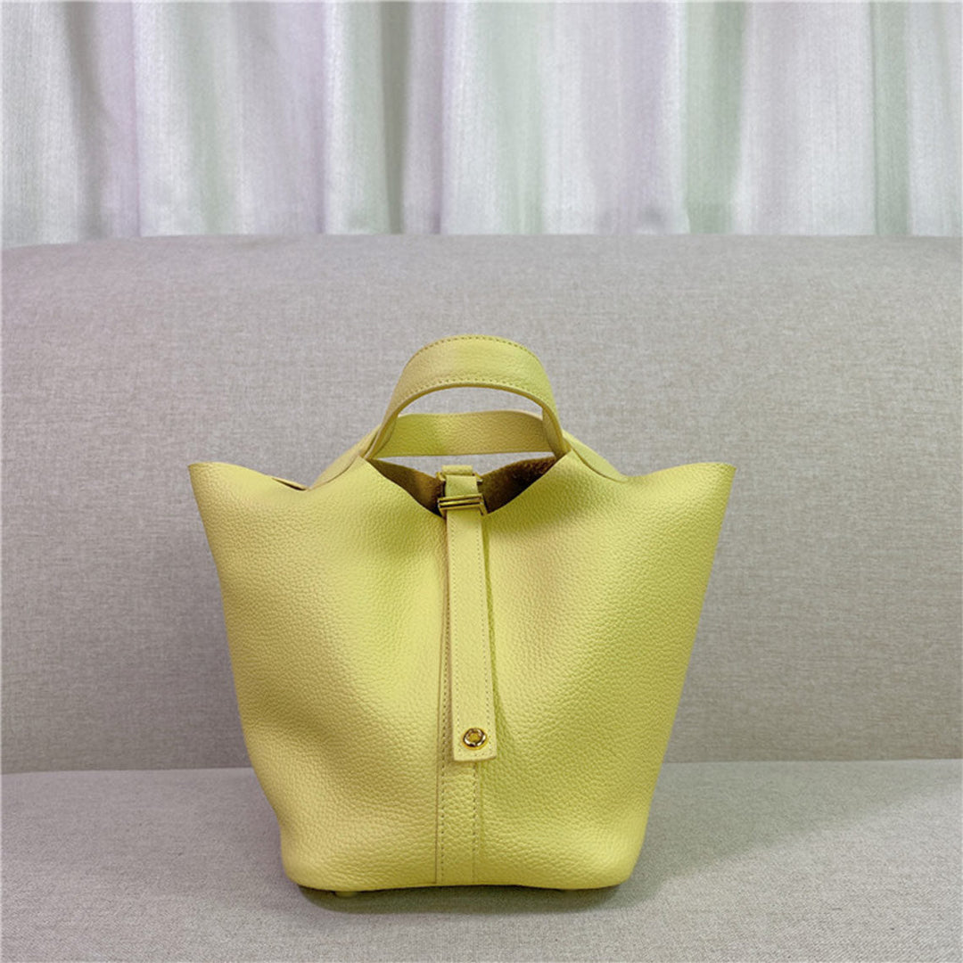 Picotin Lock-Tasche aus genarbtem Narbenleder mit goldenen oder silbernen Beschlägen