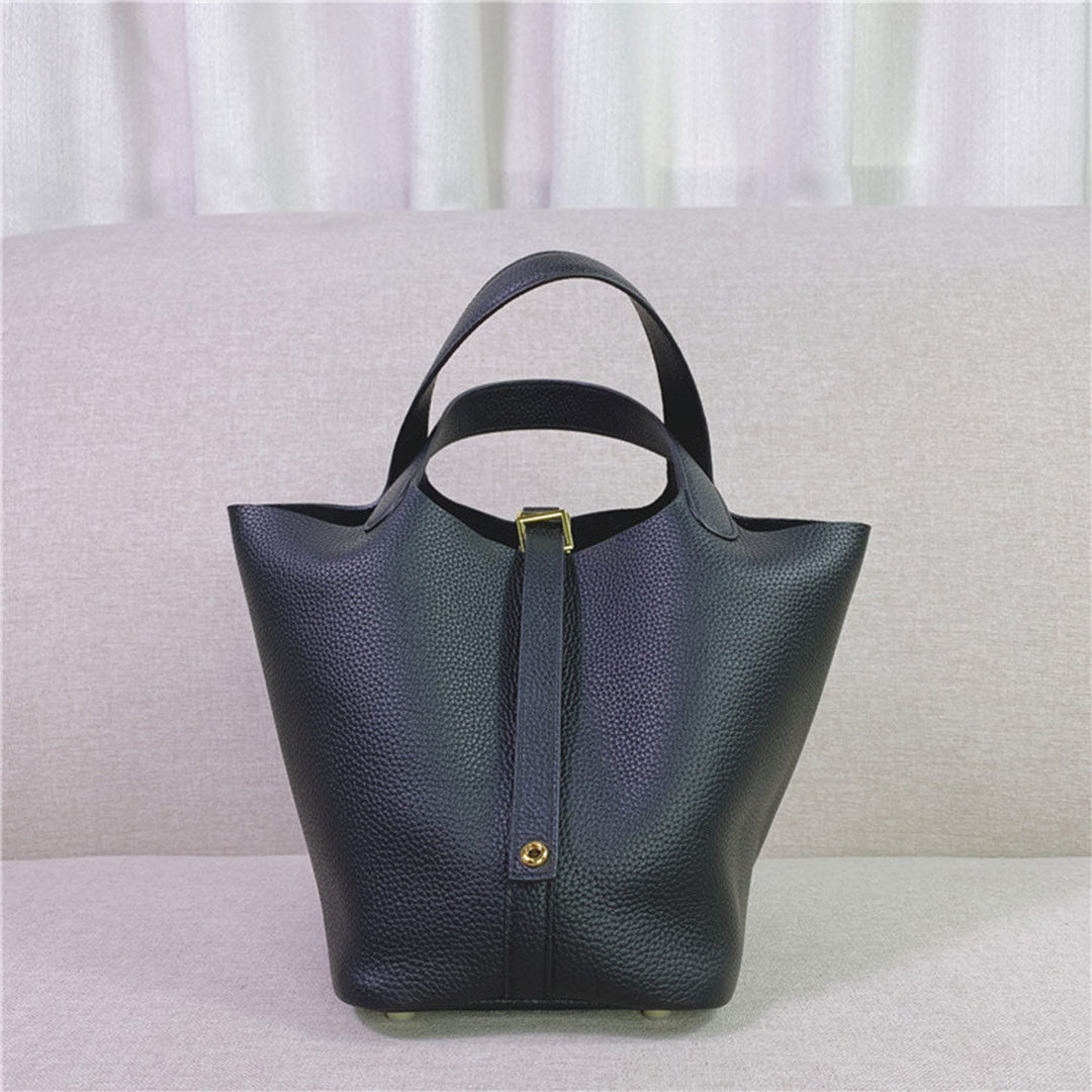 Picotin Lock-Tasche aus genarbtem Narbenleder mit goldenen oder silbernen Beschlägen