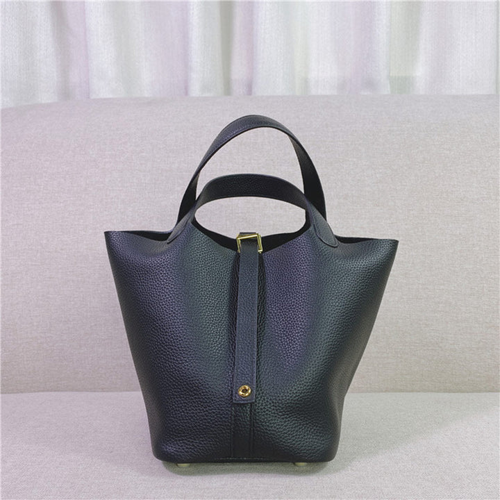 Picotin Lock-Tasche aus genarbtem Narbenleder mit goldenen oder silbernen Beschlägen