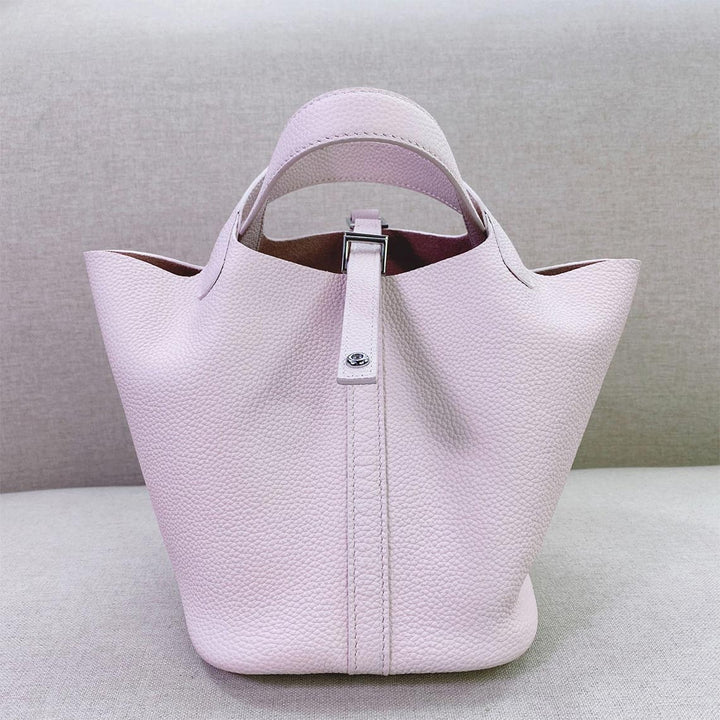 Picotin Lock-Tasche aus genarbtem Narbenleder mit goldenen oder silbernen Beschlägen