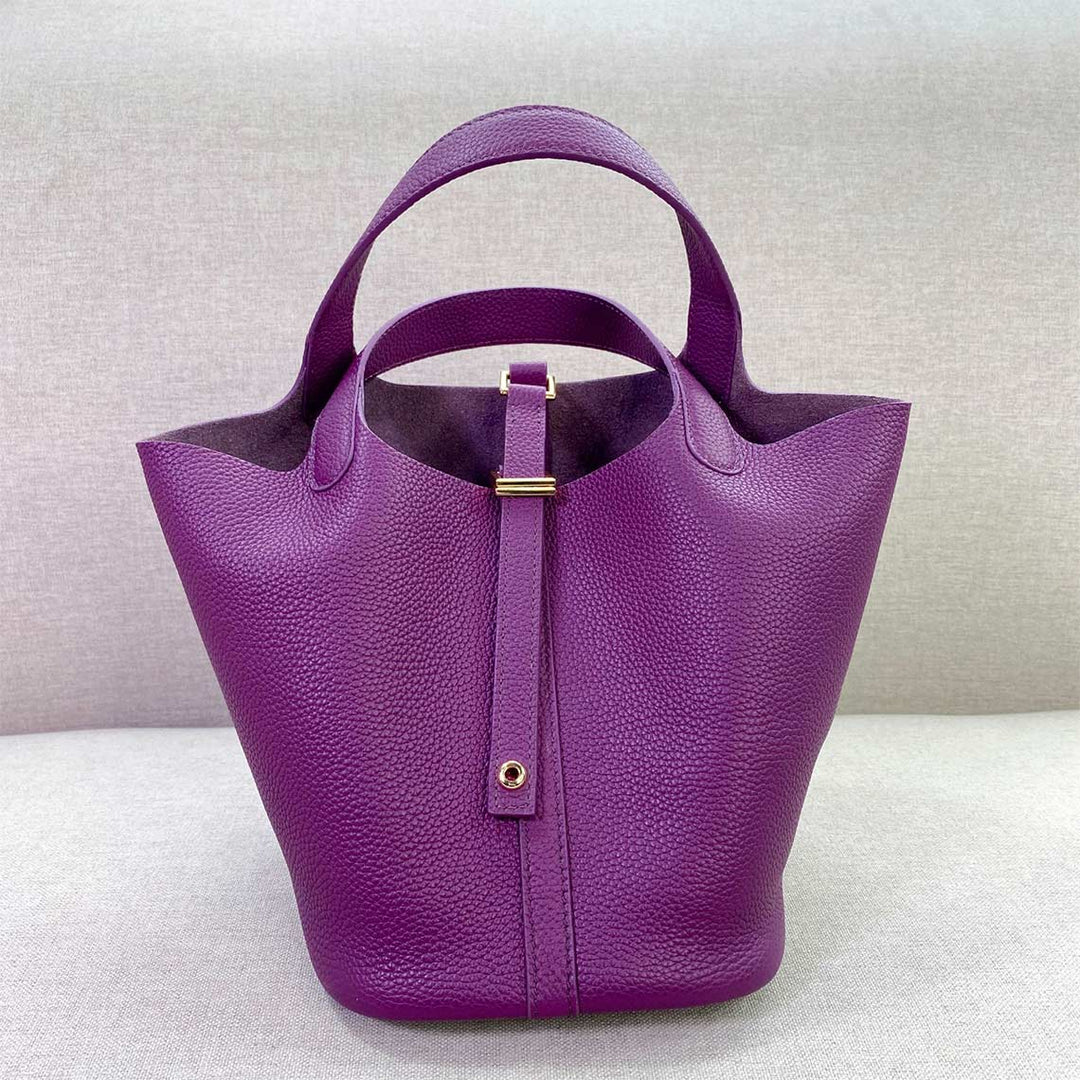 Picotin Lock-Tasche aus genarbtem Narbenleder mit goldenen oder silbernen Beschlägen