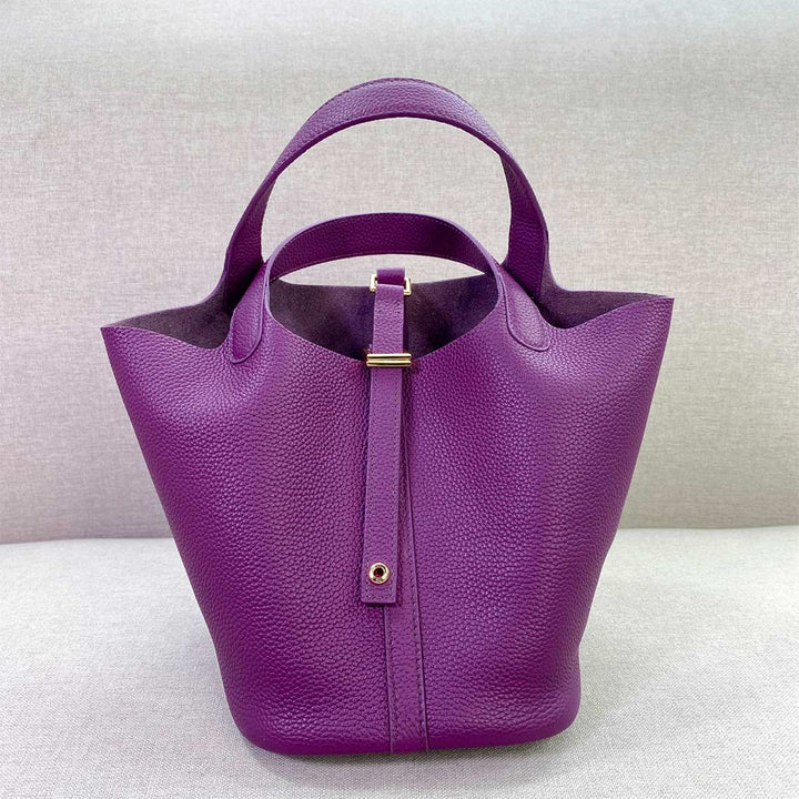 Picotin Lock-Tasche aus genarbtem Narbenleder mit goldenen oder silbernen Beschlägen