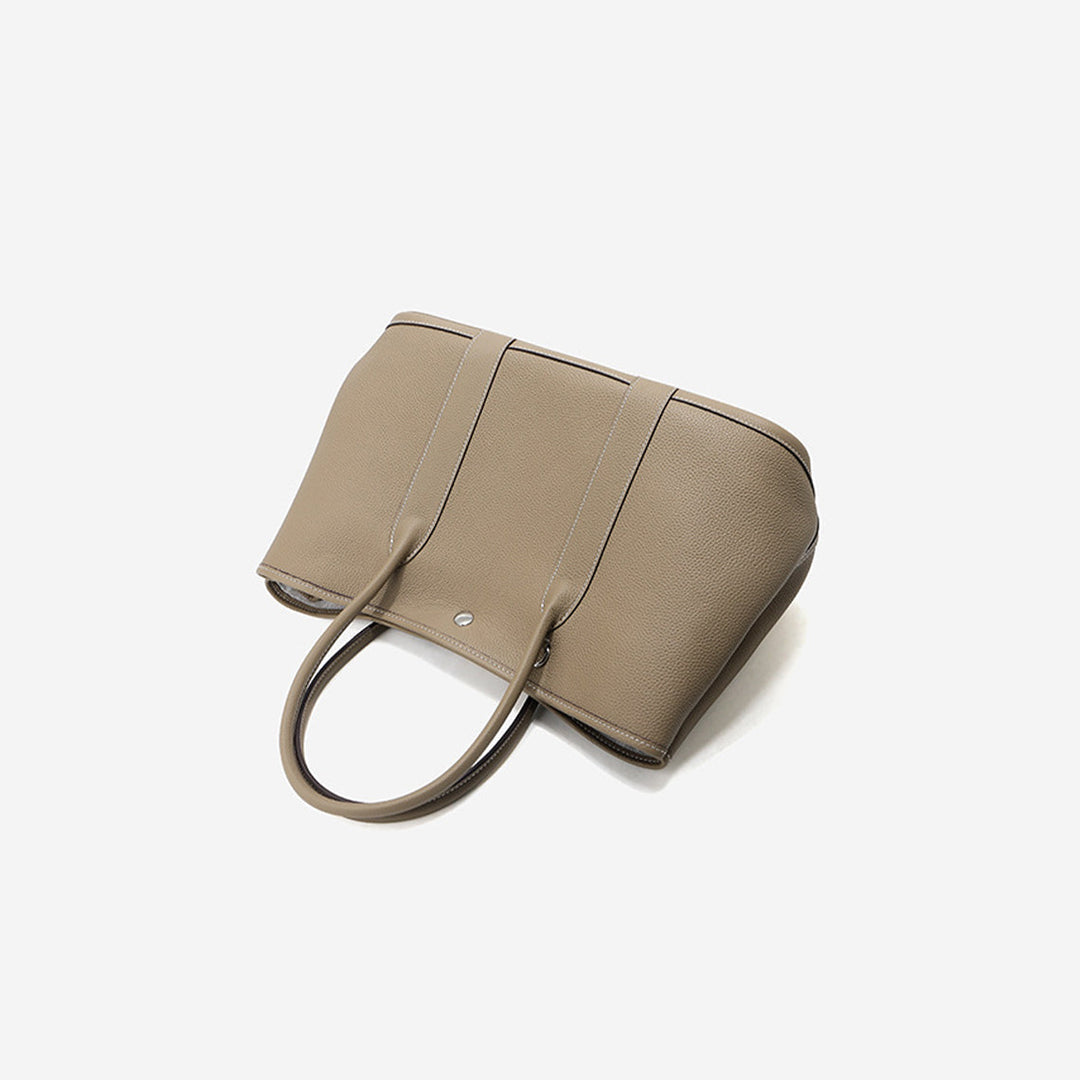 Garden-Handtasche aus Narbenleder mit gerollten Henkeln und Druckknopf