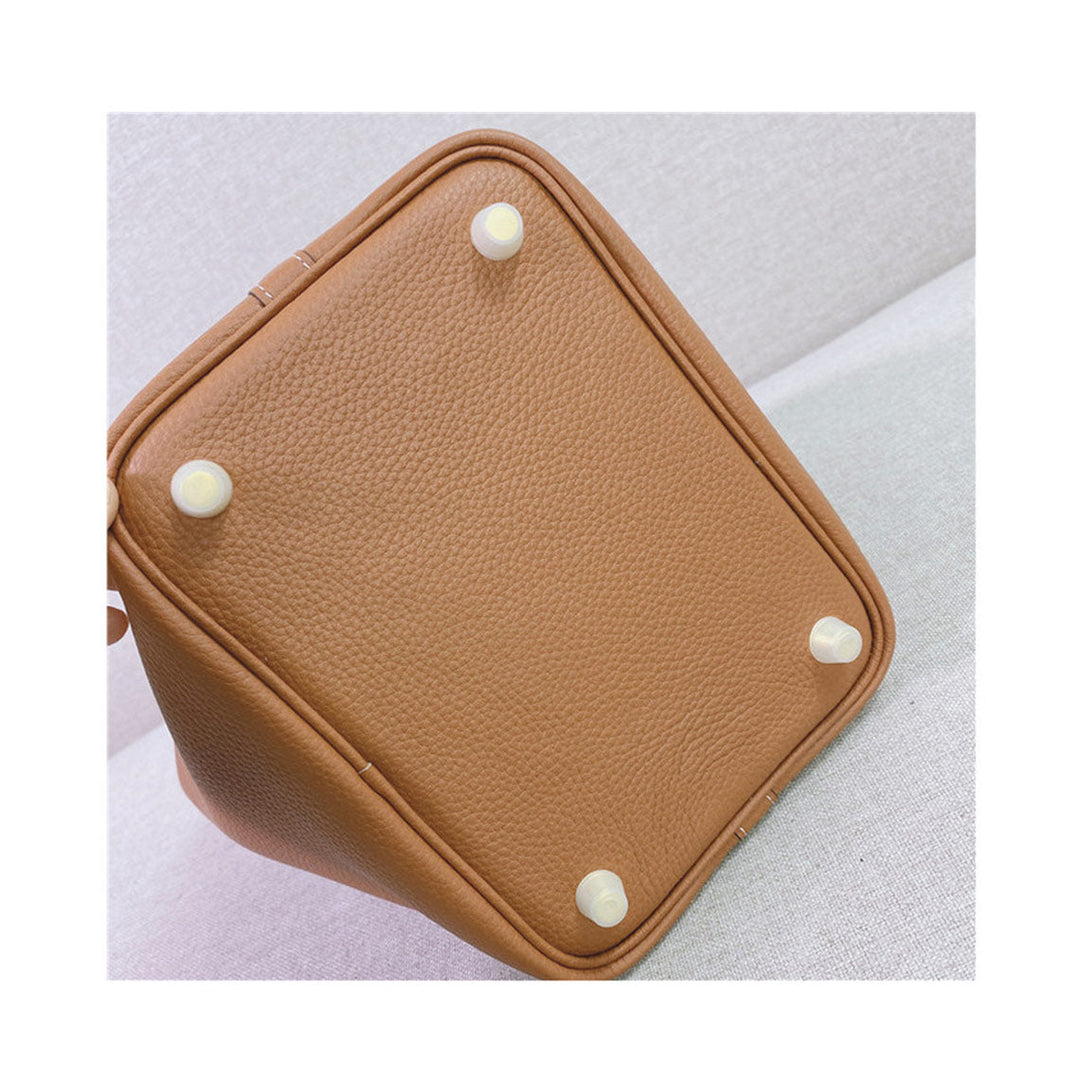 Picotin Lock-Tasche aus genarbtem Narbenleder mit goldenen oder silbernen Beschlägen