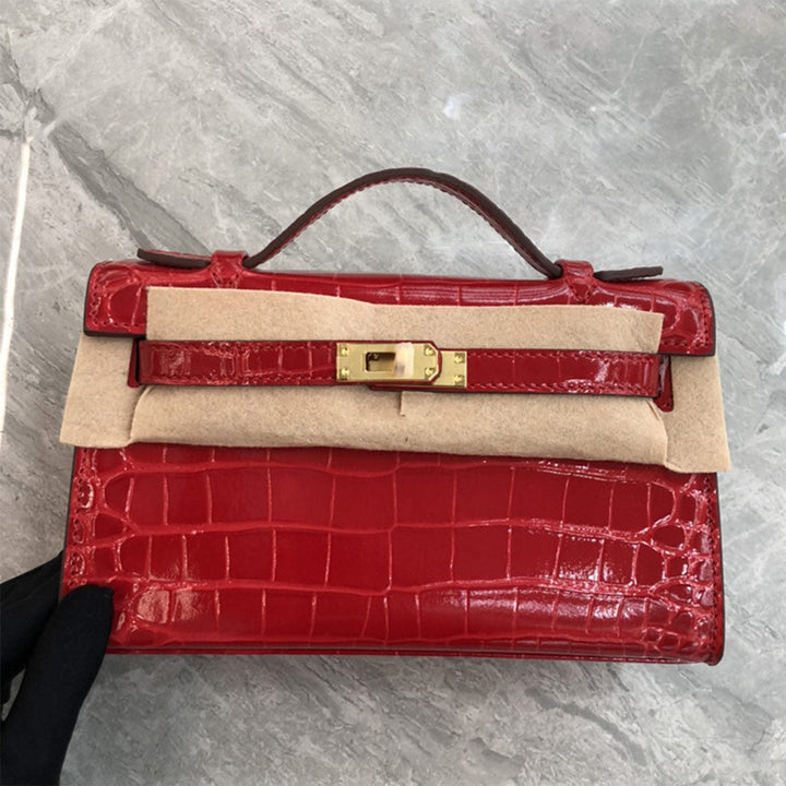 Kelli Clutch aus Leder mit Kroko-Prägung und Drehverschluss