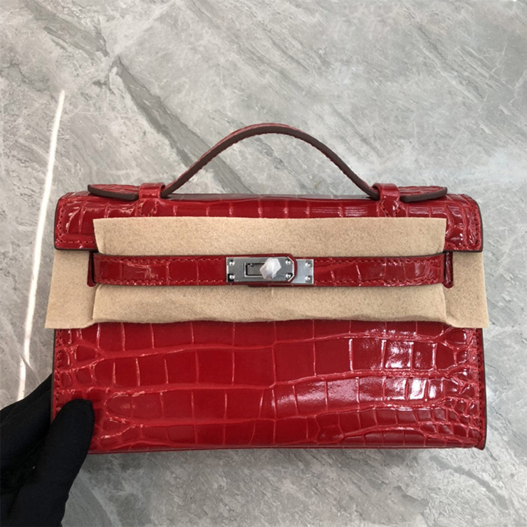 Kelli Clutch aus Leder mit Kroko-Prägung und Drehverschluss