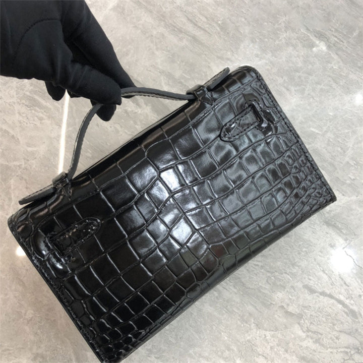 Kelli Clutch aus Leder mit Kroko-Prägung und Drehverschluss