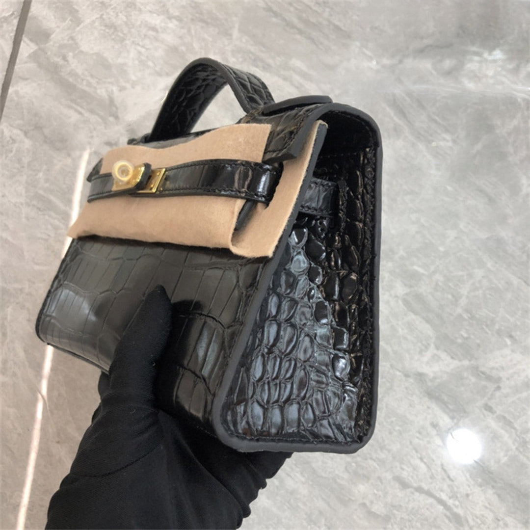 Kelli Clutch aus Leder mit Kroko-Prägung und Drehverschluss
