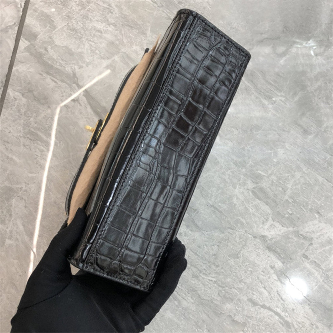 Kelli Clutch aus Leder mit Kroko-Prägung und Drehverschluss