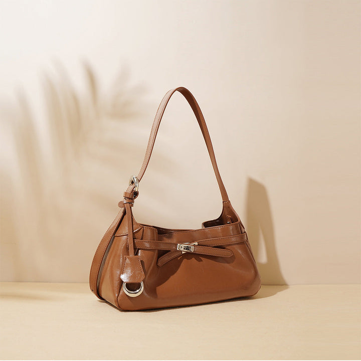 Kelli Hobo-Tasche aus Lackleder mit verstellbarem Riemen