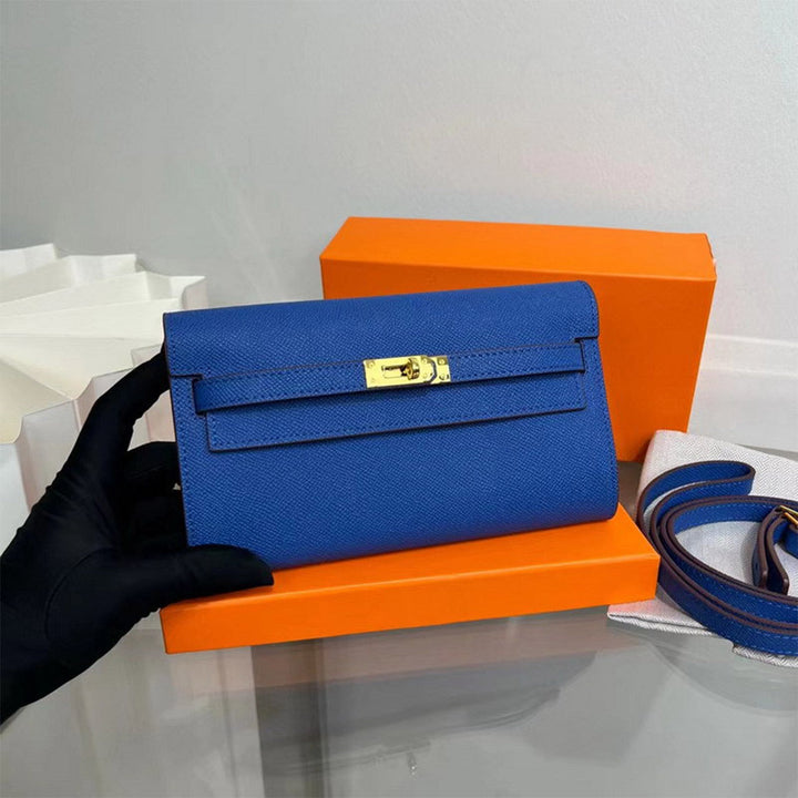 Lange Kelly Geldbörse aus Leder mit Klappenschloss und Umhängeriemen