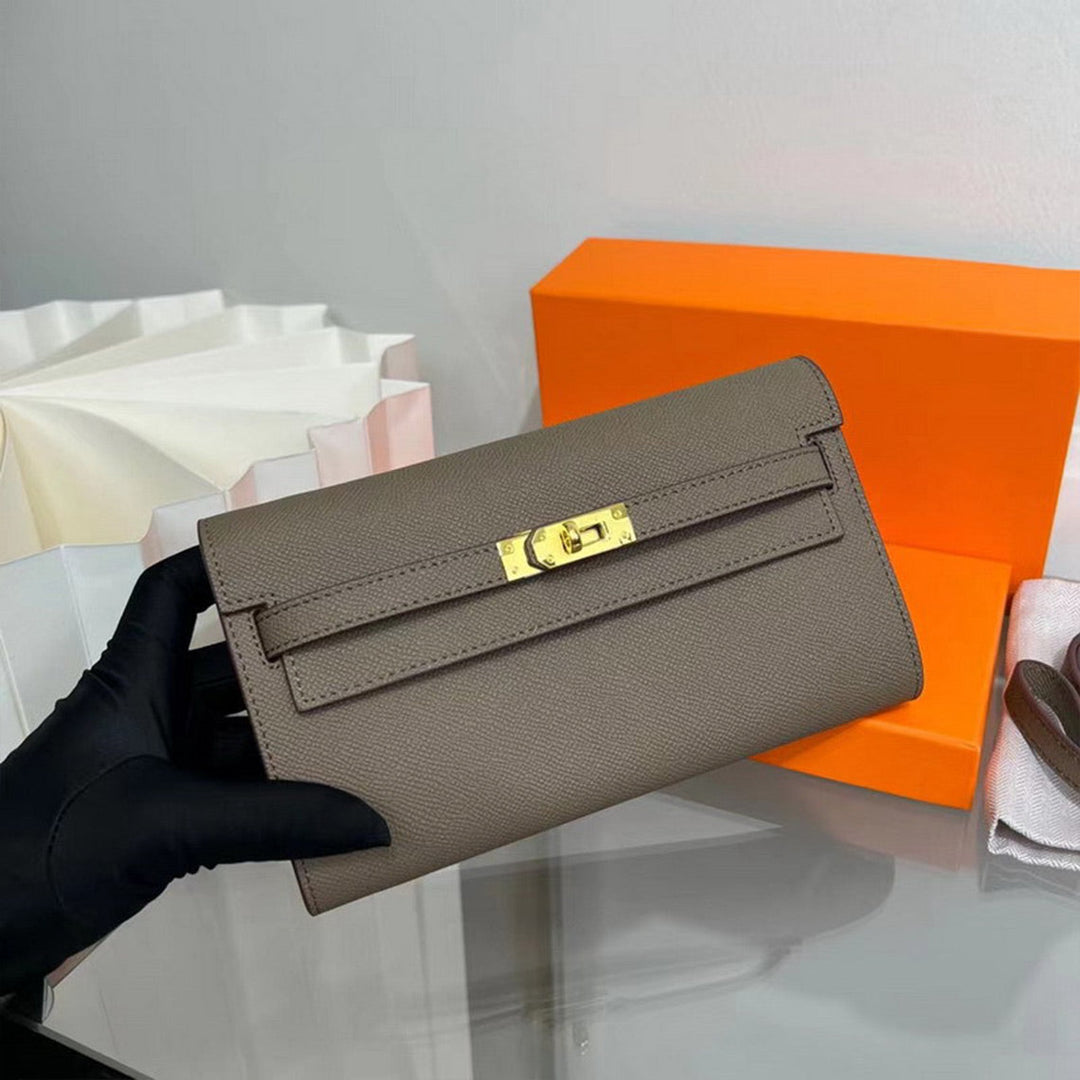 Lange Kelly Geldbörse aus Leder mit Klappenschloss und Umhängeriemen
