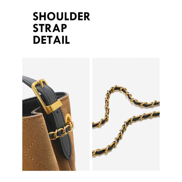 Gesteppte Schultertasche aus Wildleder mit goldfarbenen Beschlägen