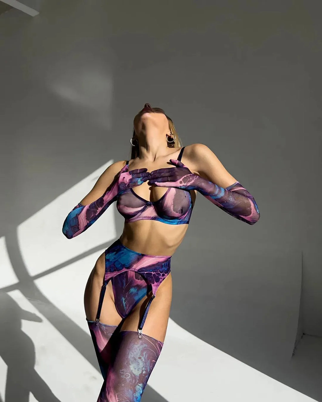 Serena 5-teiliges Tie Dye Dessous Set – Sinnlichkeit in lebendigen Farben
